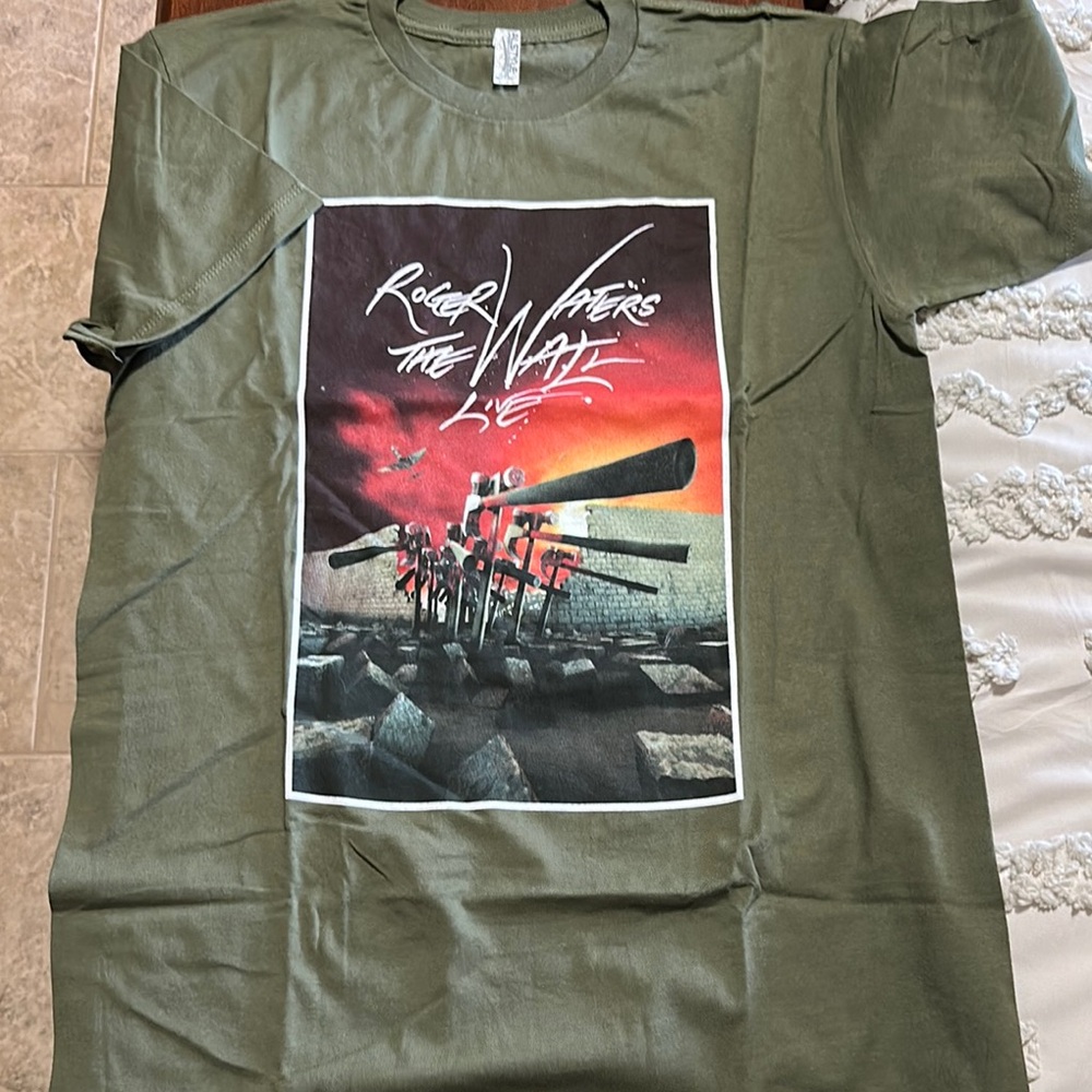 🎸 BNWOT Roger Waters The Wall Live T-Shirt - M - Rare Tour Merch